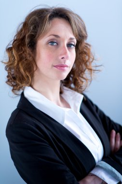 geïsoleerde portret van uitvoerend vrouw