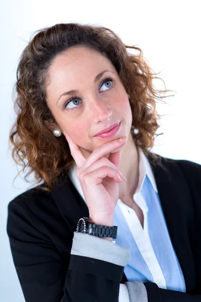 Portret van een jonge uitvoerende vrouw op lichte backgroung — Stockfoto