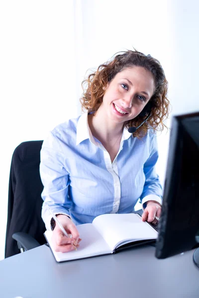 Portrait of an attractive young business woman — Stock Photo, Image