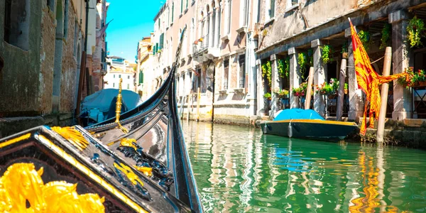 Вид Гондоли Протікає Через Венеціанські Канали — стокове фото