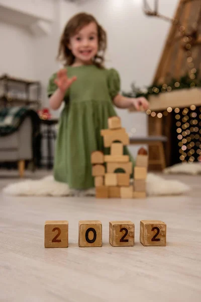 Cubos Madeira Com Números 2022 Ficar Chão Uma Fileira Fundo — Fotografia de Stock