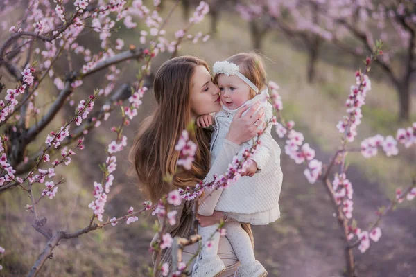 Young Mother Kissing Little Daughter Blooming Rose Gardens Portrait Woman — Stock Photo, Image