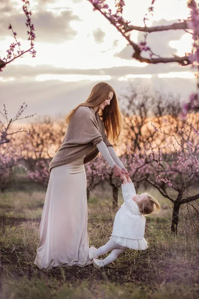 Millennial Mother Circling Her Little Daughter Her Arms Sunset Young — Stock Photo, Image