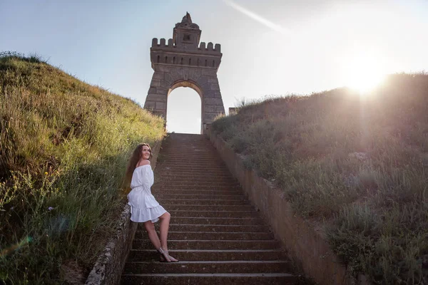 Young Happy Woman Dancing White Summer Dress Stands Concrete Staircase — Stockfoto