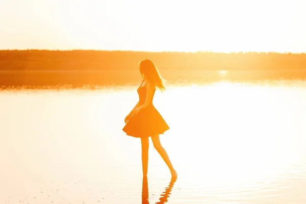 Silhouette Young Woman Airy Black Dress Water Lake Sky Reflection — Foto de Stock