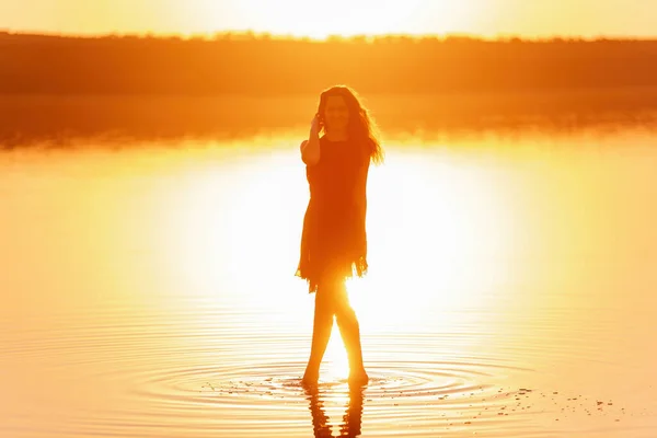 Bright Sunny Silhouette Young Woman Airy Black Dress Water Lake — Stock fotografie