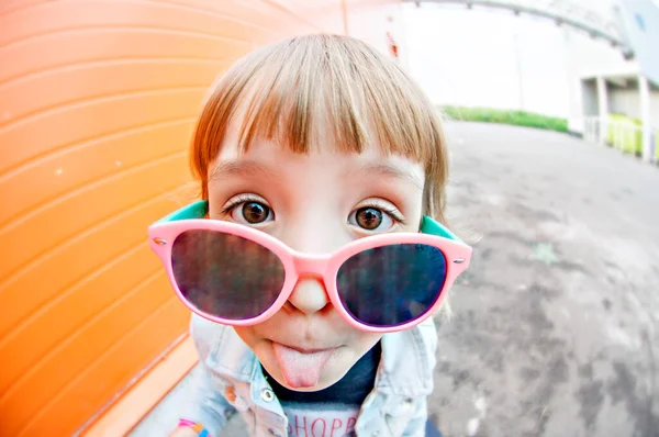 Emotional Close Portrait Little Stylish Girl Sunglasses Orange Background Girl — ストック写真