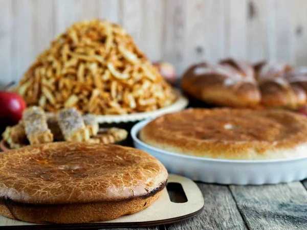 Traditionella Påskrätter Med Hembakade Kakor Ett Gammalt Träbord Friska Hemlagad — Stockfoto