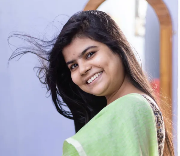 Retrato Una Hermosa Mujer India Saree Verde —  Fotos de Stock