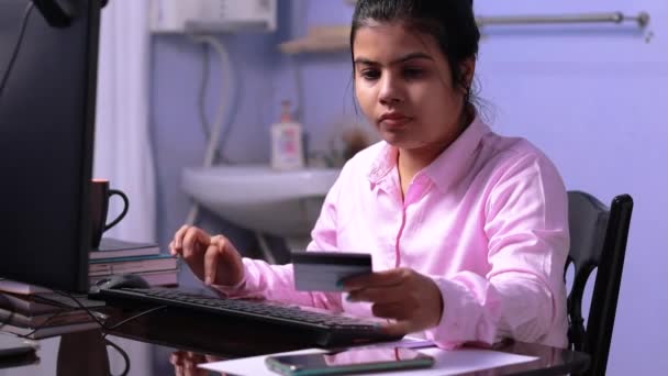 Indian Woman Pink Shirt Making Digital Transaction Debit Credit Card — Vídeo de Stock