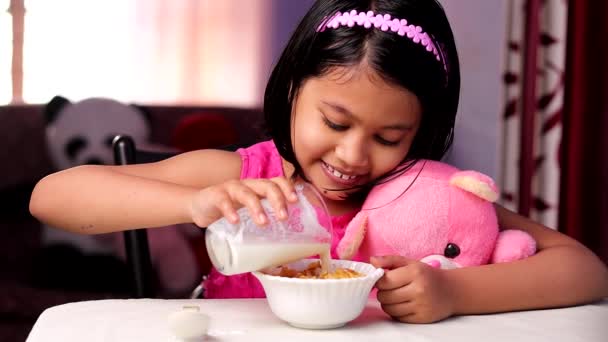 Slow Motion Video Indian Girl Child Eating Cornflakes Milk Smiling — Stock Video