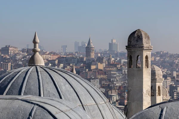 Panoramic Urban Cityscape Istanbul Rooftop Suleymaniye Mosque Visible Domes Chimneys — Stockfoto