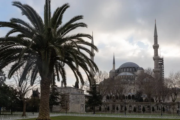 Blue Mosque Istanbul Located Sultanahmet Square Made Gray Stone Has — Fotografia de Stock