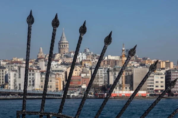 Focus Peaks Black Metal Fence Background Bosphorus Golden Horn Straits — Stockfoto