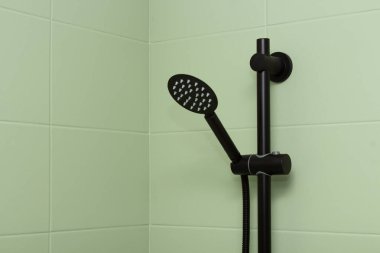 Siyah sulama kapatılabilir, yeşil iç plan.