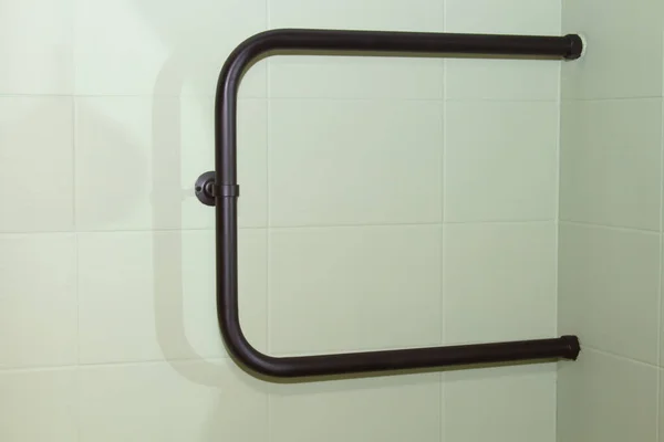 Black Heated Towel Rail Located Green Wall Bathroom — 图库照片