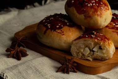 Ev yapımı ekmek, doğal ürünler, ev yapımı üretim. Sağlıklı organik gıda.