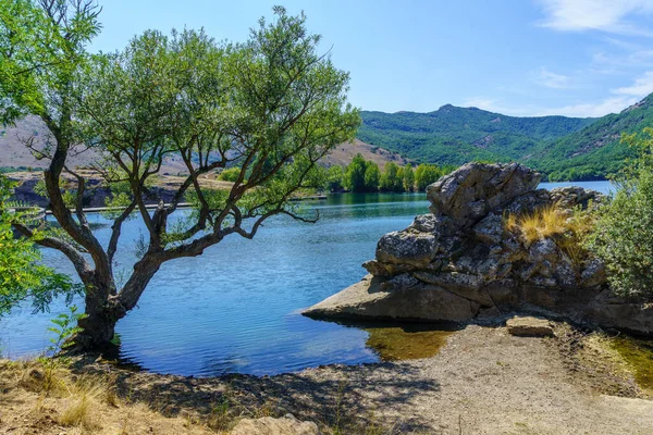 Kilátás Ruesga Víztározóra Cervera Pisuerga Palencia Spanyolország Nyugodt Nyugodt — Stock Fotó