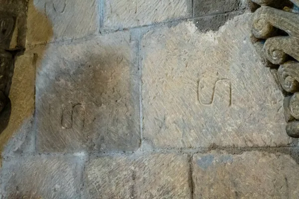 石工印 石工印 中世の石工によって刻まれた記号や寓意である — ストック写真