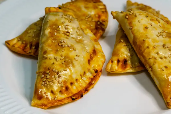 Empanadas Typiquement Espagnols Remplis Thon Œufs Durs Olives — Photo