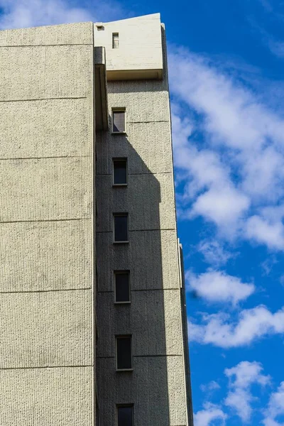 Brutalistická Betonová Budova Architektonický Styl Který Měl Svůj Rozkvět Mezi — Stock fotografie