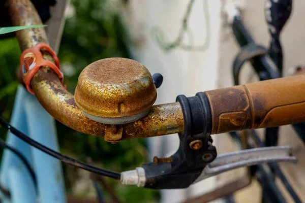 Close Rusted Chrome Plated Steel Bicycle Bell Mounted Handlebars Antique — Stock Photo, Image