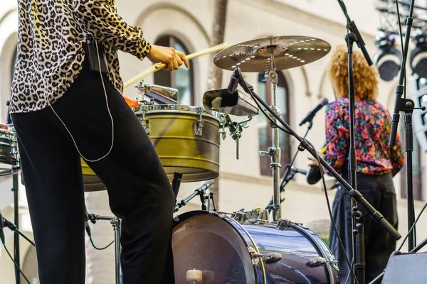 Mujer Identificada Tocando Percusión Concierto Aire Libre — Foto de Stock