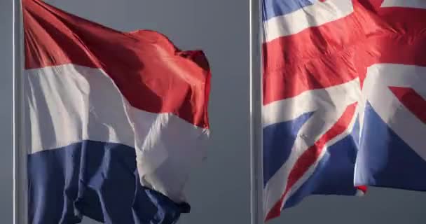 Banderas Nacionales Del Reino Unido Francesas Ondeando Viento — Vídeo de stock