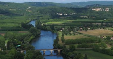 Dordogne Nehri Domme, Dordogne, Fransa 'nın yukarısından görüldü.