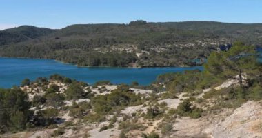 Esparron Gölü, Alpes de Haute Provence, Fransa