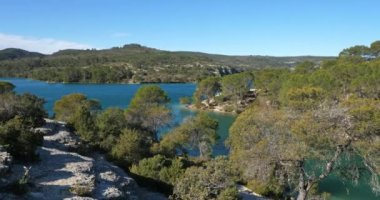 Esparron Gölü, Alpes de Haute Provence, Fransa