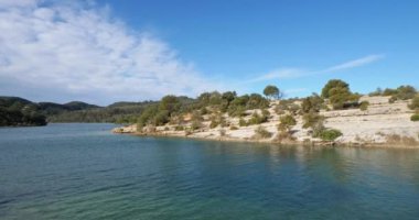 Esparron Gölü, Alpes de Haute Provence, Fransa