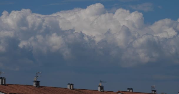 Güney Fransa Bulutlu Bir Gökyüzü — Stok video