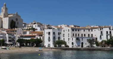 Kadavralar, Katalonya 'daki geleneksel İspanyol balıkçı köyü; İspanya