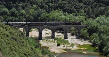 Fransa 'da Anduze ve Saint Jean du Gard arasında Cevennes' in buharlı treni