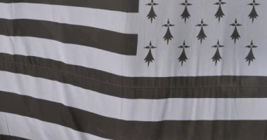 Rüzgarda dalgalanan Britanya bayrağı, Fransa