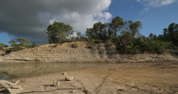 Λίμνη Του Claret Που Εξασφαλίζει Την Εποχή Της Ξηρασίας Herault — Αρχείο Βίντεο