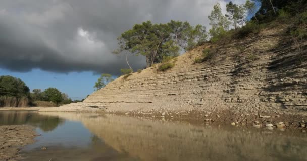 Λίμνη Του Claret Που Εξασφαλίζει Την Εποχή Της Ξηρασίας Herault — Αρχείο Βίντεο