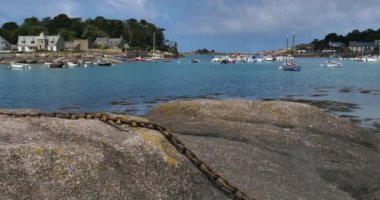 Tregastel tarafından Ploumanach limanı, Fransa, Brittany