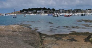 Tregastel tarafından Ploumanach limanı, Fransa, Brittany