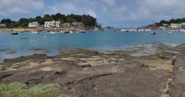 Tregastel tarafından Ploumanach limanı, Fransa, Brittany