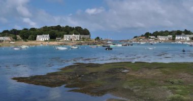 Tregastel tarafından Ploumanach limanı, Fransa, Brittany