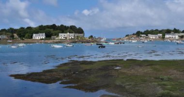 Tregastel tarafından Ploumanach limanı, Fransa, Brittany