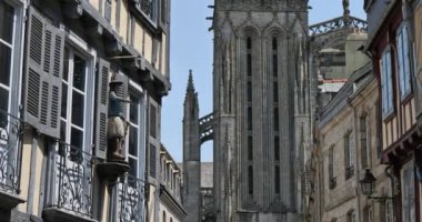 Kereon sokağı, ortaçağ cephesi ve Fransa katedrali, Quimper, Brittany