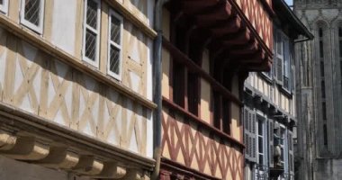 Kereon sokağı, ortaçağ cephesi ve Fransa katedrali, Quimper, Brittany