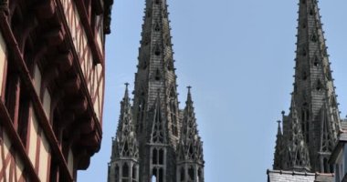 Kereon sokağı, ortaçağ cephesi ve Fransa katedrali, Quimper, Brittany