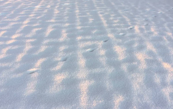 Χιόνι Υφή Φόντο Χειμώνα Στο Ηλιοβασίλεμα Μικρές Συμμετρικές Ανωμαλίες — Φωτογραφία Αρχείου