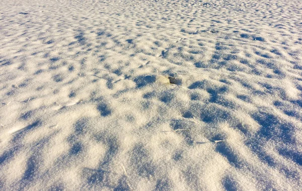 Χιόνι Υφή Φόντο Χειμώνα Στο Ηλιοβασίλεμα Μικρές Προσκρούσεις Και Σκιές — Φωτογραφία Αρχείου