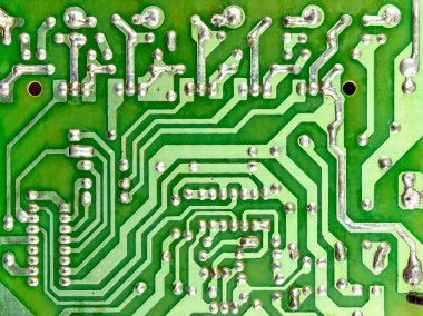 Bağlantı bağlantılı yeşil elektronik pano bilgisayar donanım teknolojisini izler.