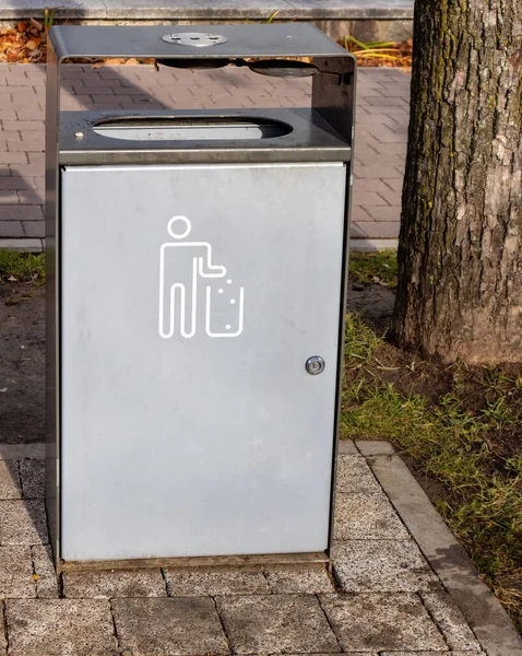 Tin Box Waste Ashtray Tile Next Tree Park — Zdjęcie stockowe